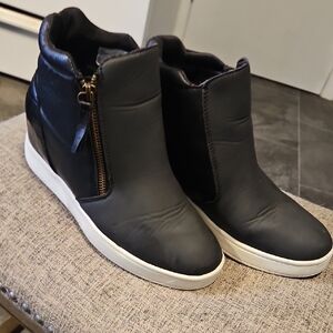 Sleek Black High-Top Sneakers with Side Zipper